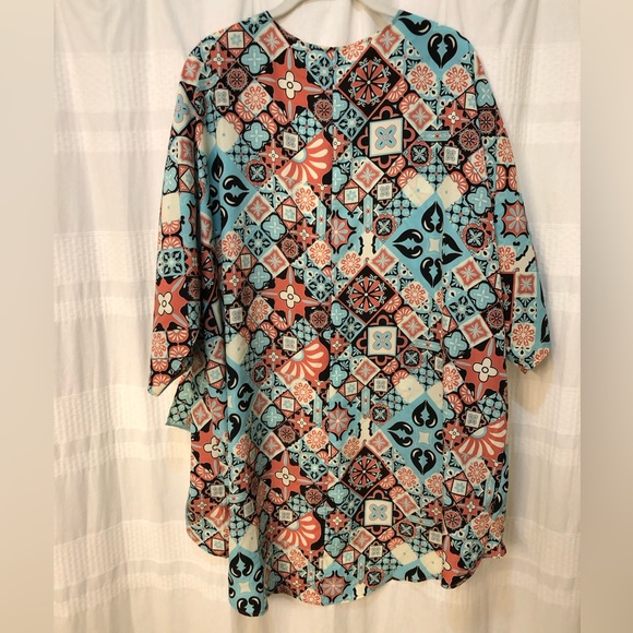 LuLaRoe Lindsey Pastel Multi Pattern Kimono Silky Light | women's size medium - Picture 6 of 6